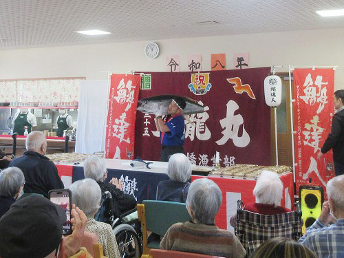 マグロ解体ショー